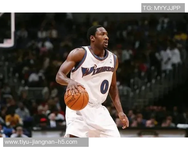 阿里纳斯对詹姆斯与韦斯特友妈门事件的看法引发热议