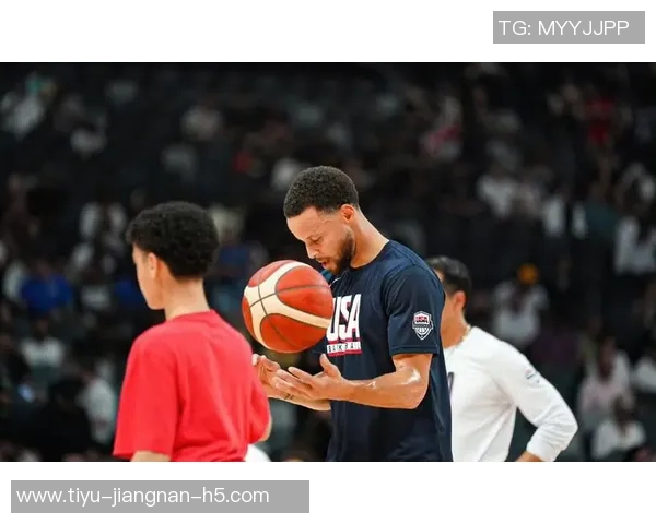 库里分享热身习惯不戴耳机以提升在喧闹环境中的专注力